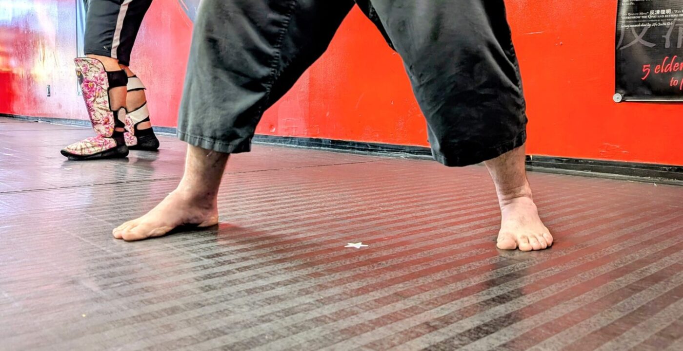 martial art footwork, martial art fighting stance, martial art stance, fighting stance, wing chun footwork, wing chun footwork