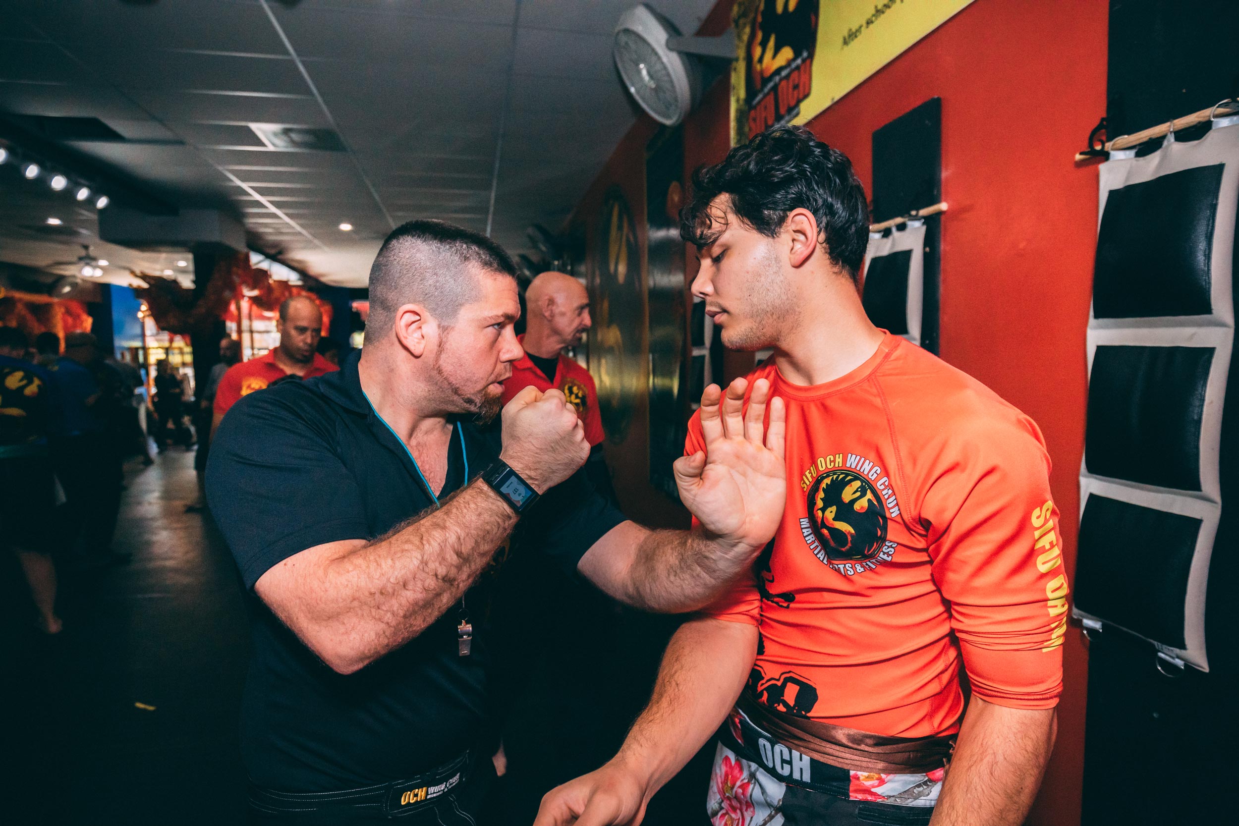 sifu justin och demontrating a wing chun martial arts technique against student